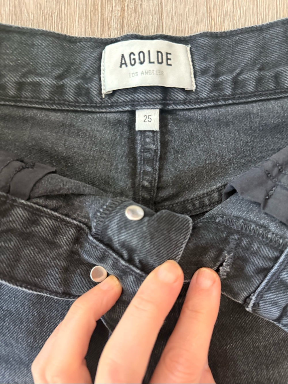 Agolde Dee Black Denim Shorts Size 25 - Picture 4 of 8